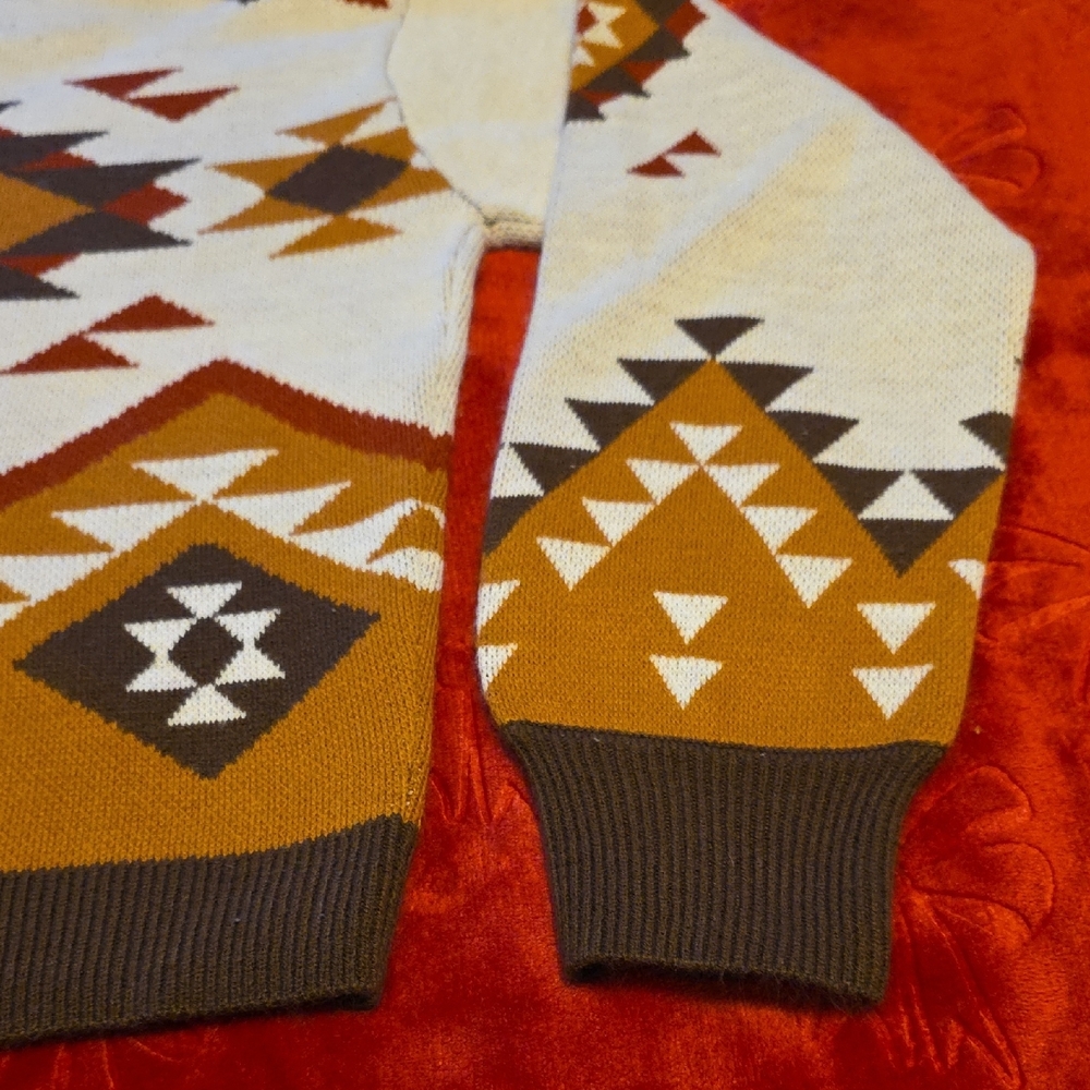 Geometric Patterned Sweater - Picture 5 of 7